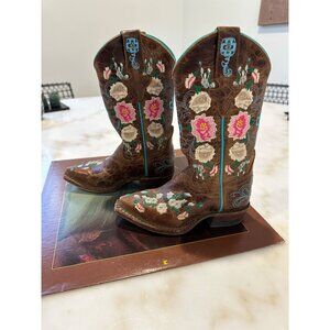 Macie Bean embroidered leather cowboy boots size 9
